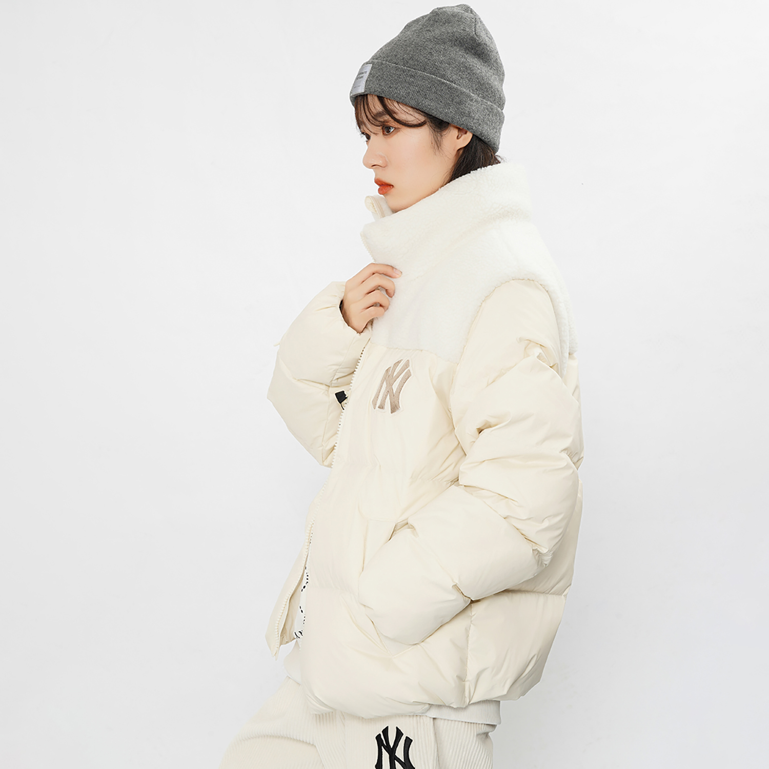 Details for MLB New York Yankees Letter Logo Loose Down Jacket Unisex Cream Winter Coat 3ADJN0416-50CRS