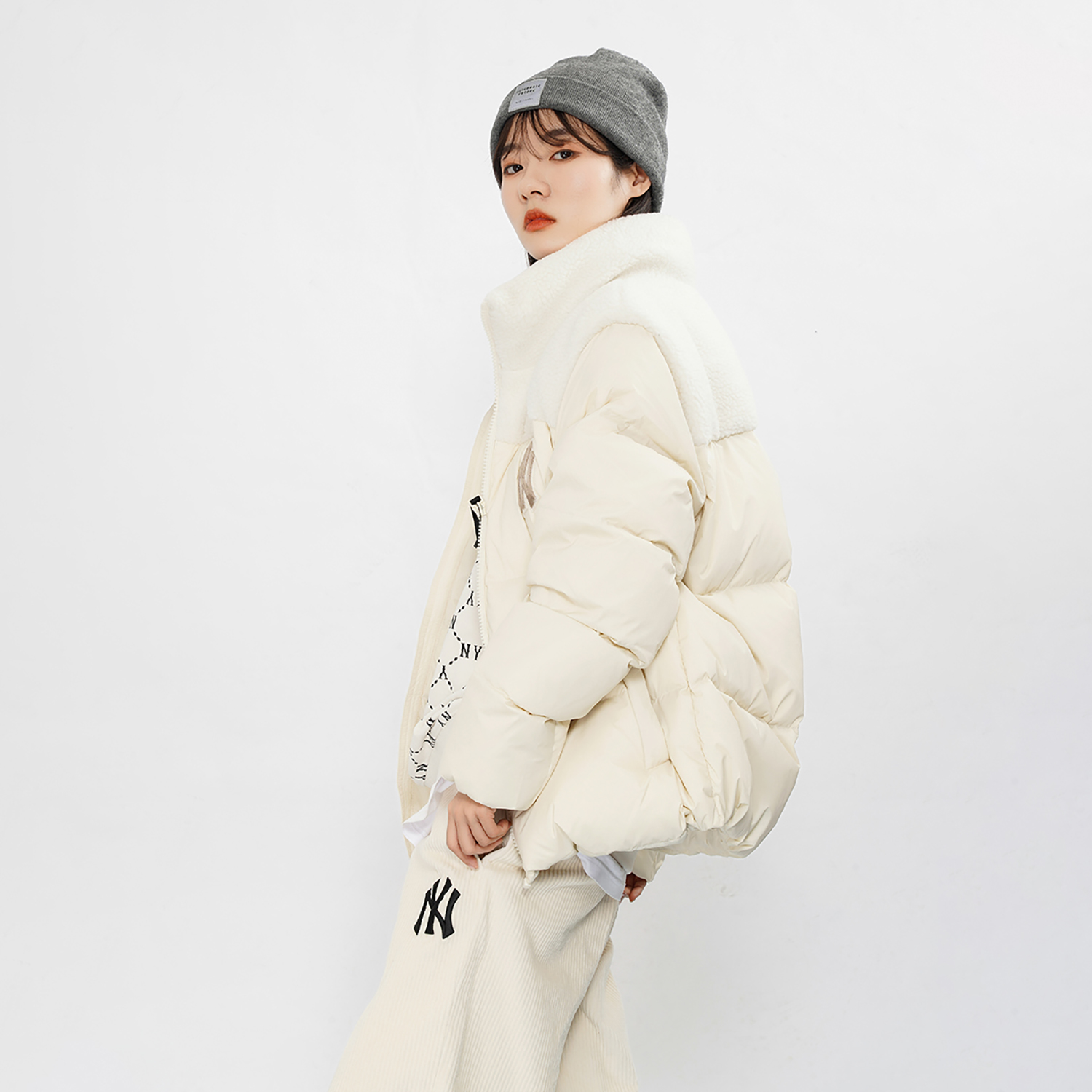 Sizing MLB New York Yankees Letter Logo Loose Down Jacket Unisex Cream Winter Coat 3ADJN0416-50CRS
