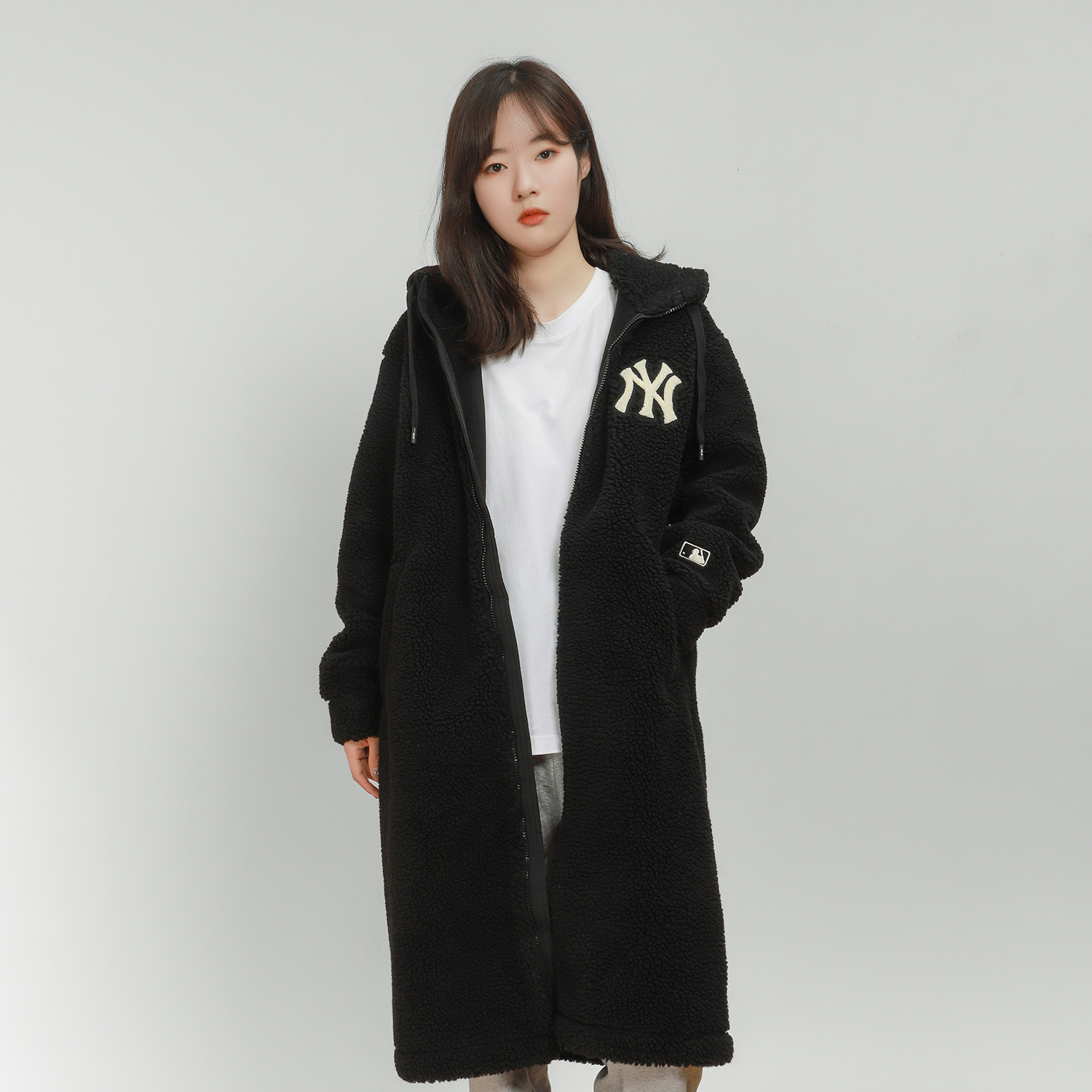 Shop MLB New York Yankees Letter Patch Sherpa Coat Unisex Black. 3AJPF2816-50BKS