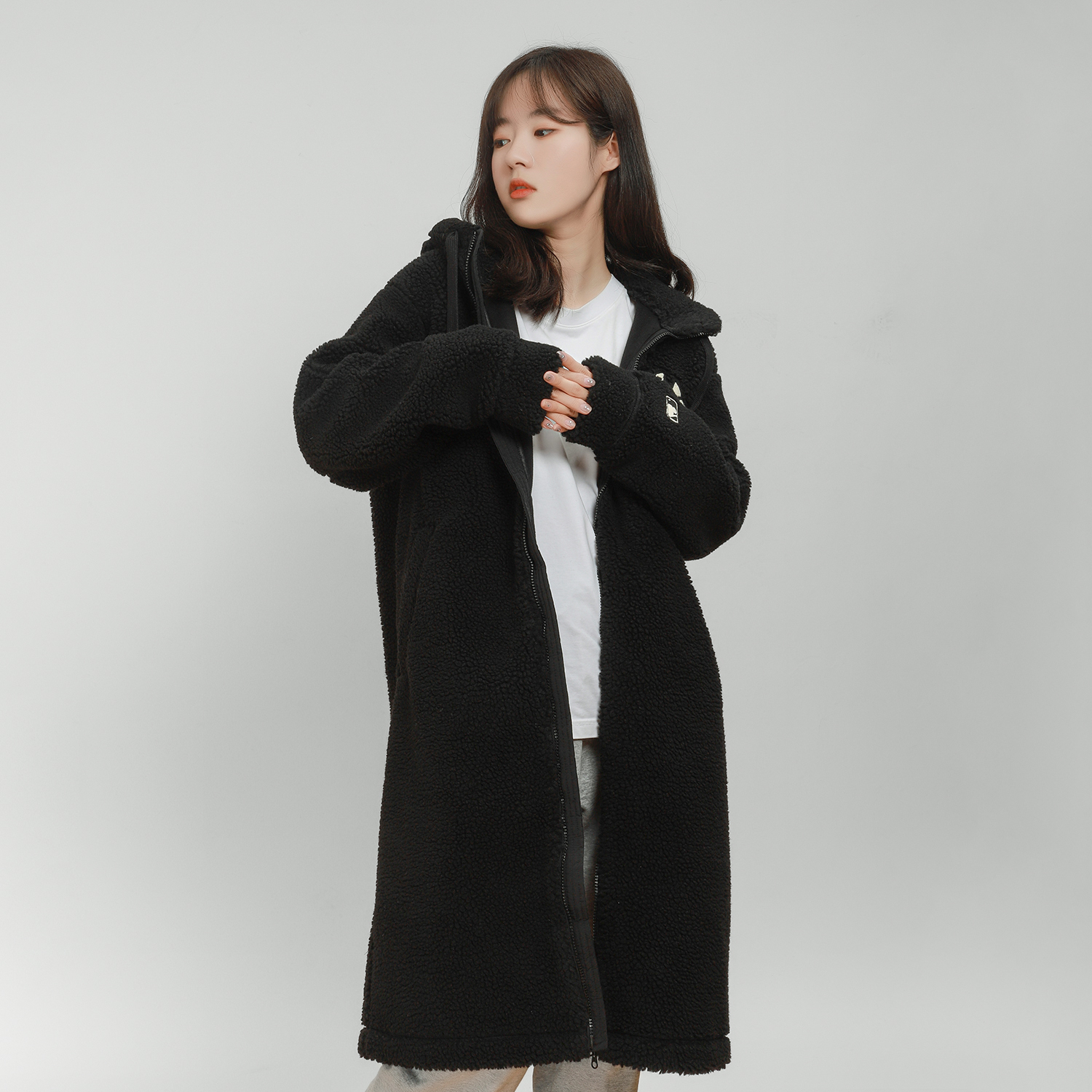 Purchase MLB New York Yankees Letter Patch Sherpa Coat Unisex Black. 3AJPF2816-50BKS