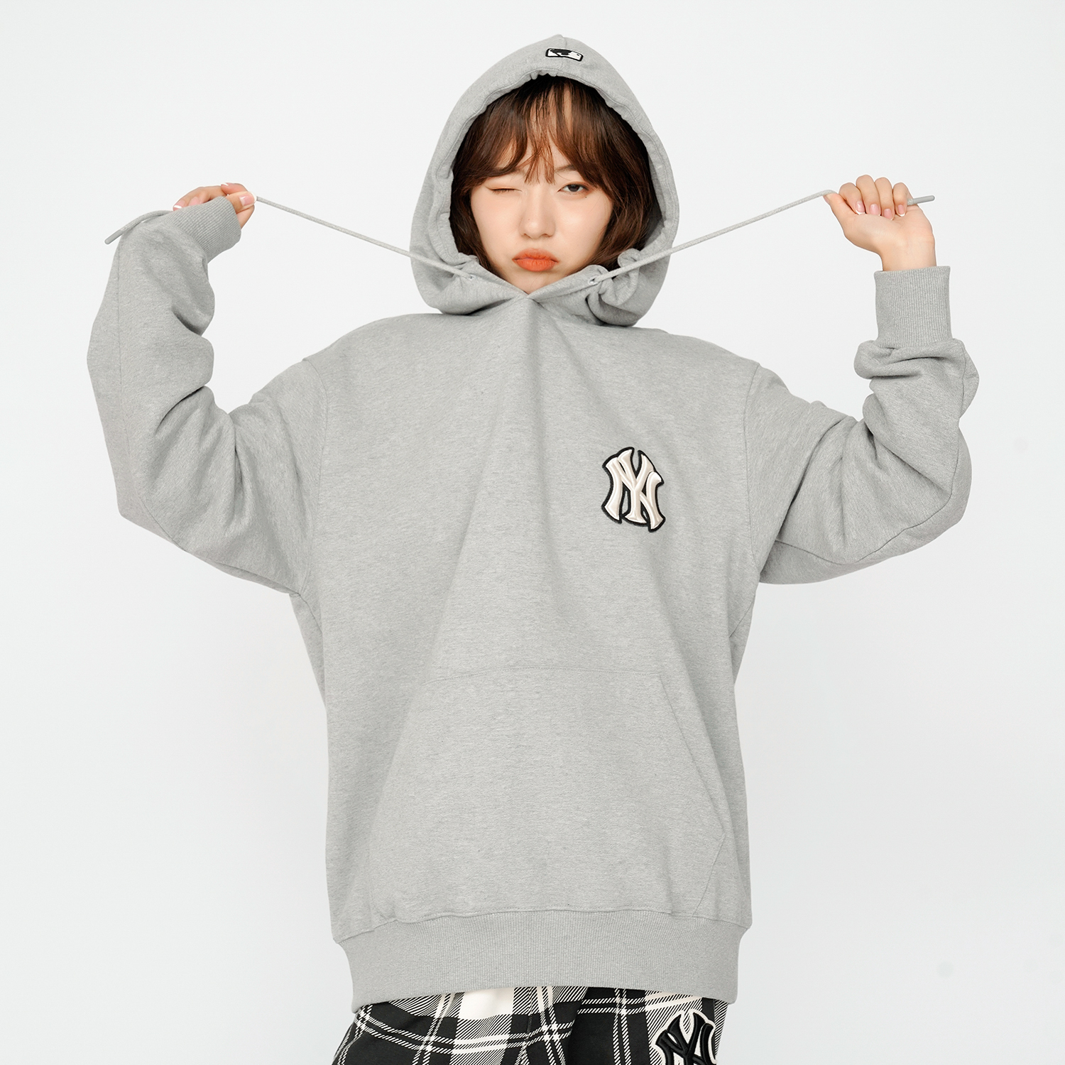 MLB New York Yankees Letter Print Loose Hoodie Unisex Light Gray 3AHDB0214-50MGS 圖 5