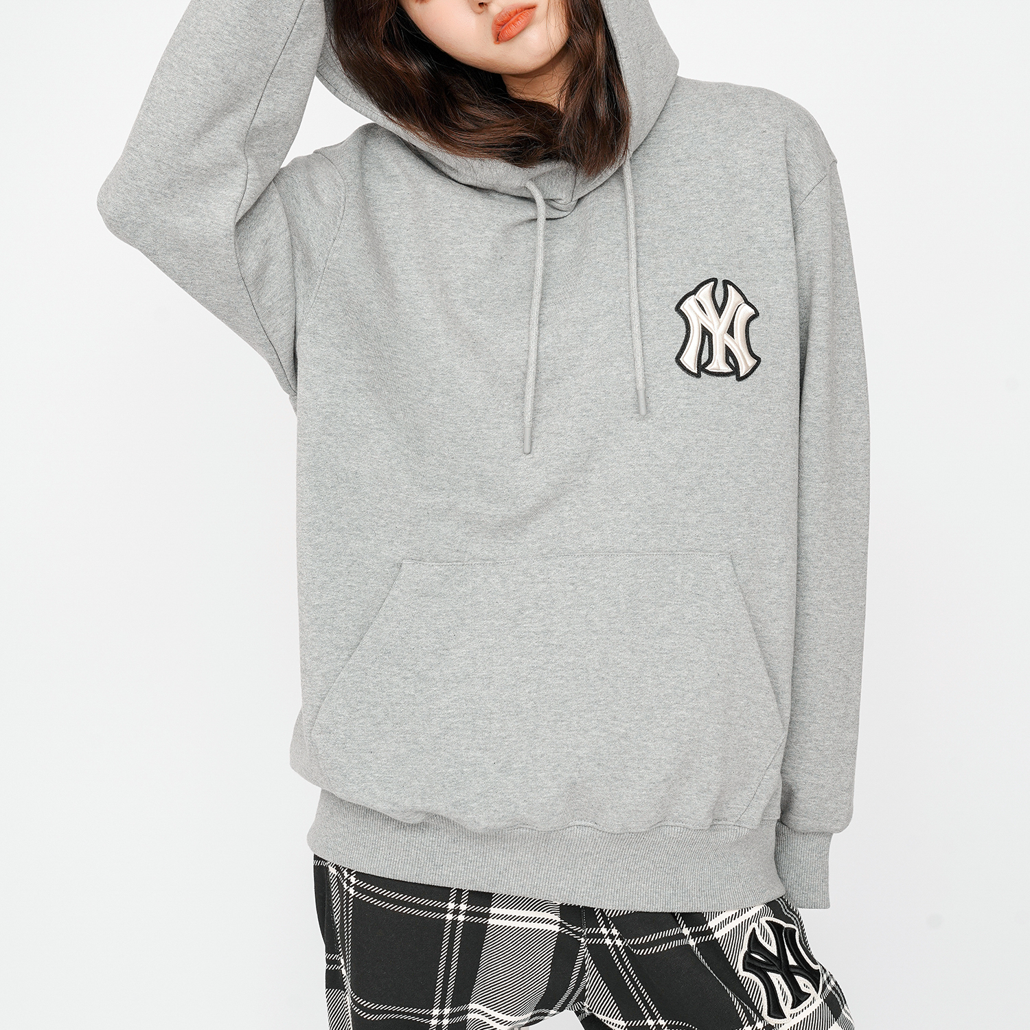 MLB New York Yankees Letter Print Loose Hoodie Unisex Light Gray 3AHDB0214-50MGS 圖 6