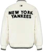 Lookbook MLB紐約洋基字母印刷羊毛棒球外套象牙色中性款 3AJPF0116-50CRS