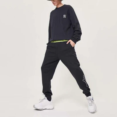MLB纽约洋基队轻便logo男女款卫衣-黑色 31MTR1941-50L Lookbook MLB纽约洋基队轻便logo男女款卫衣-黑色 31MTR1941-50L