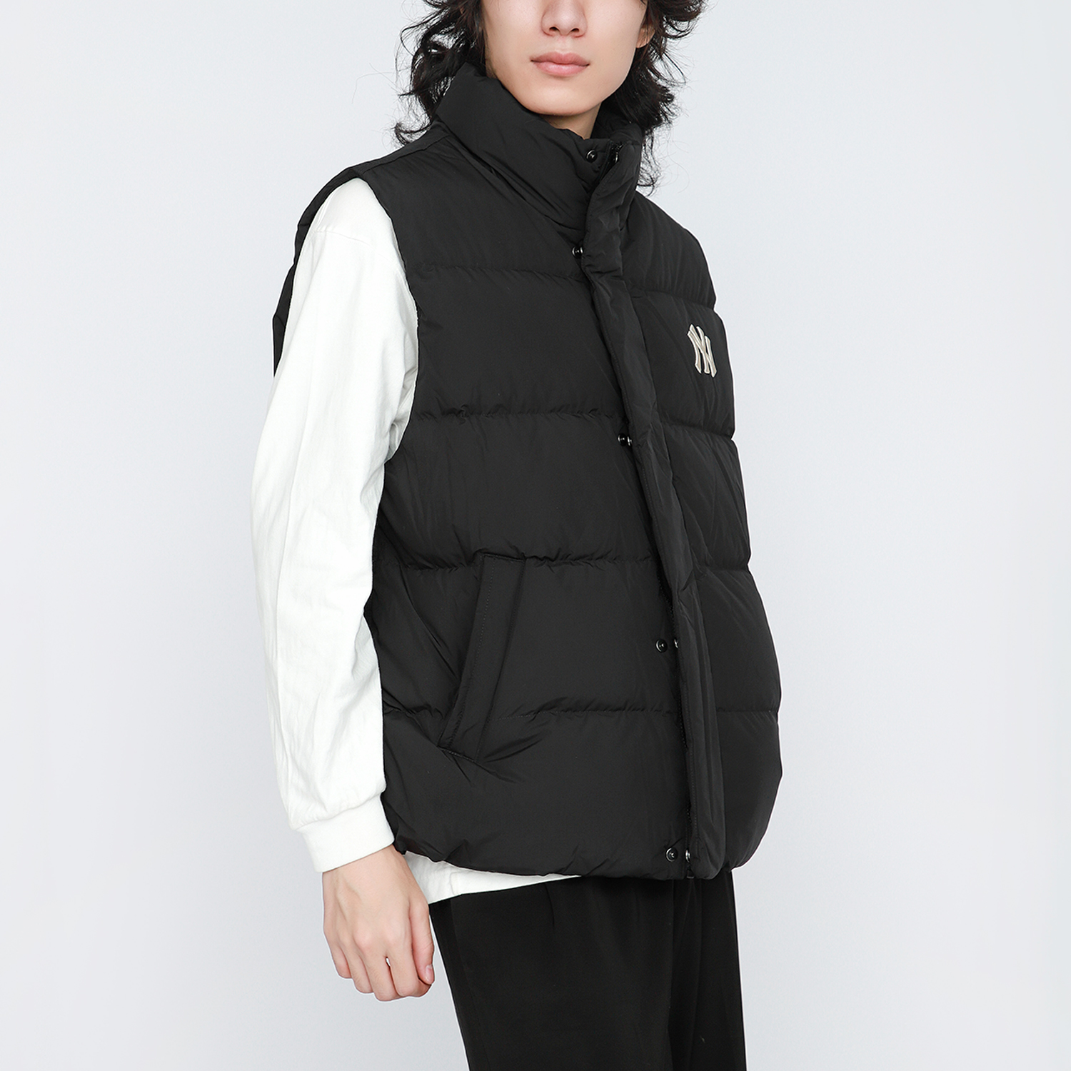 Details for MLB New York Yankees Rompi Tebal Ringan Unisex Hitam dengan Bordir Logo. 3ADVB0116-50BKS