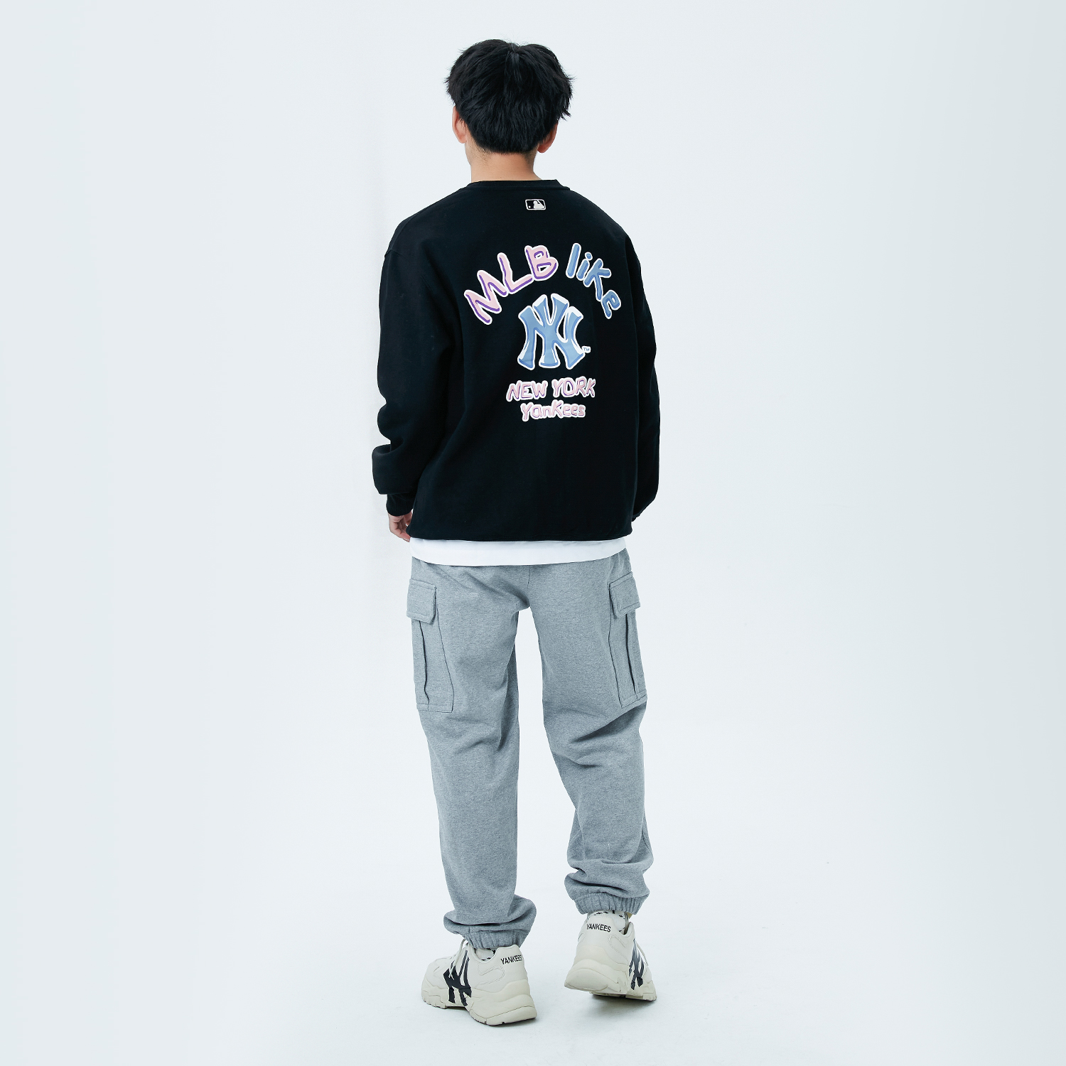 Purchase MLB New York Yankees Logo Crewneck Pullover Unisex Sweatshirt Black 3AMTL5116-50BKS