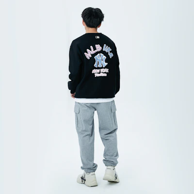 MLB New York Yankees Logo Crewneck Pullover Unisex Sweatshirt Black 3AMTL5116-50BKS Purchase MLB New York Yankees Logo Crewneck Pullover Unisex Sweatshirt Black 3AMTL5116-50BKS