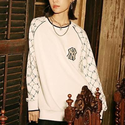 MLB New York Yankees Logo Crewneck Unisex Beige - Koleksi Musim Gugur. 3AMTM0814-50CRS Details for MLB New York Yankees Logo Crewneck Unisex Beige - Koleksi Musim Gugur. 3AMTM0814-50CRS
