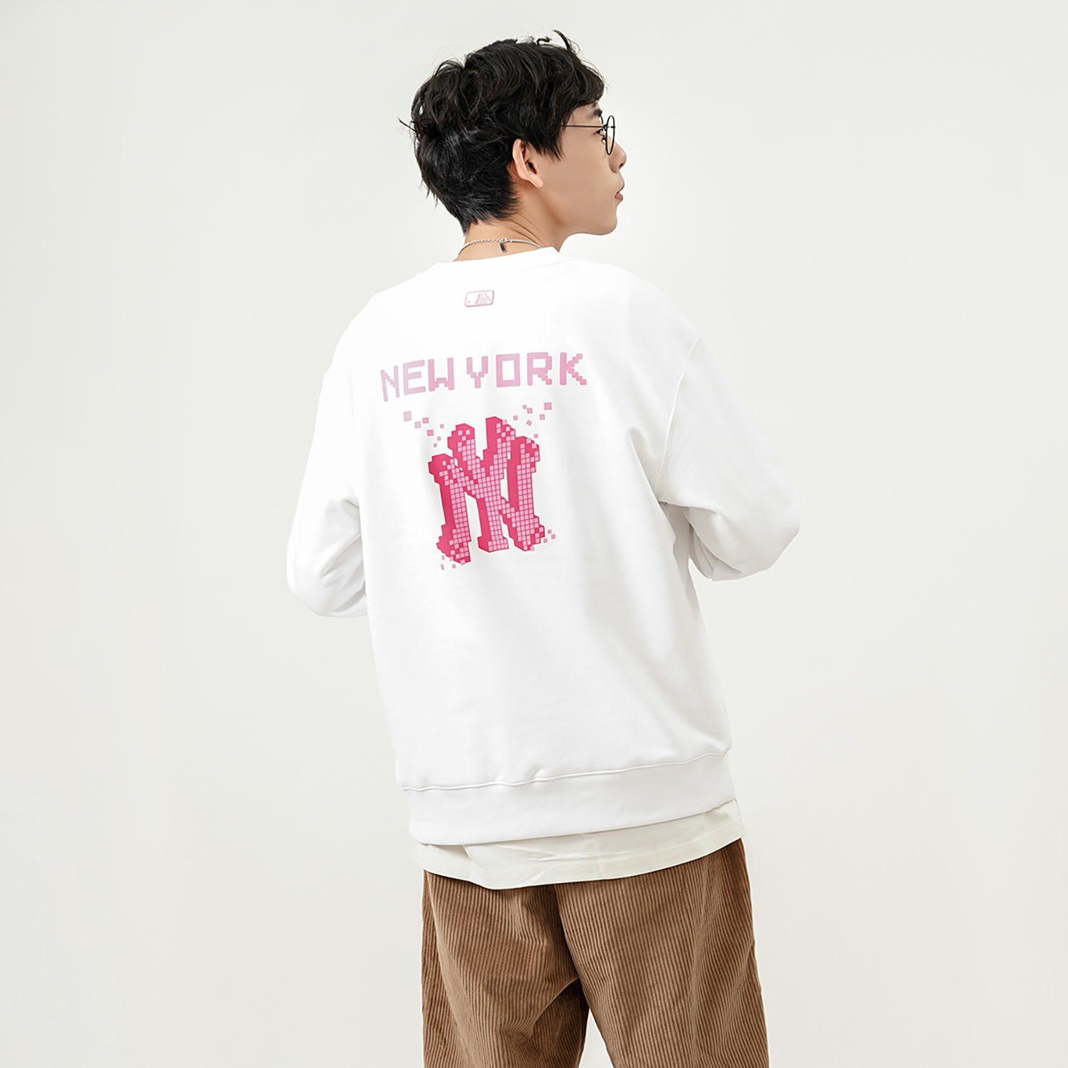 MLB New York Yankees Logo Crewneck Sweatshirt Unisex Off-White 3AMTP0121-50WHS 圖 7