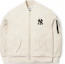 Order Chaqueta Varsity Retro Beige Unisex con Logo Bordado MLB New York Yankees. 3APDL0116-50BGL
