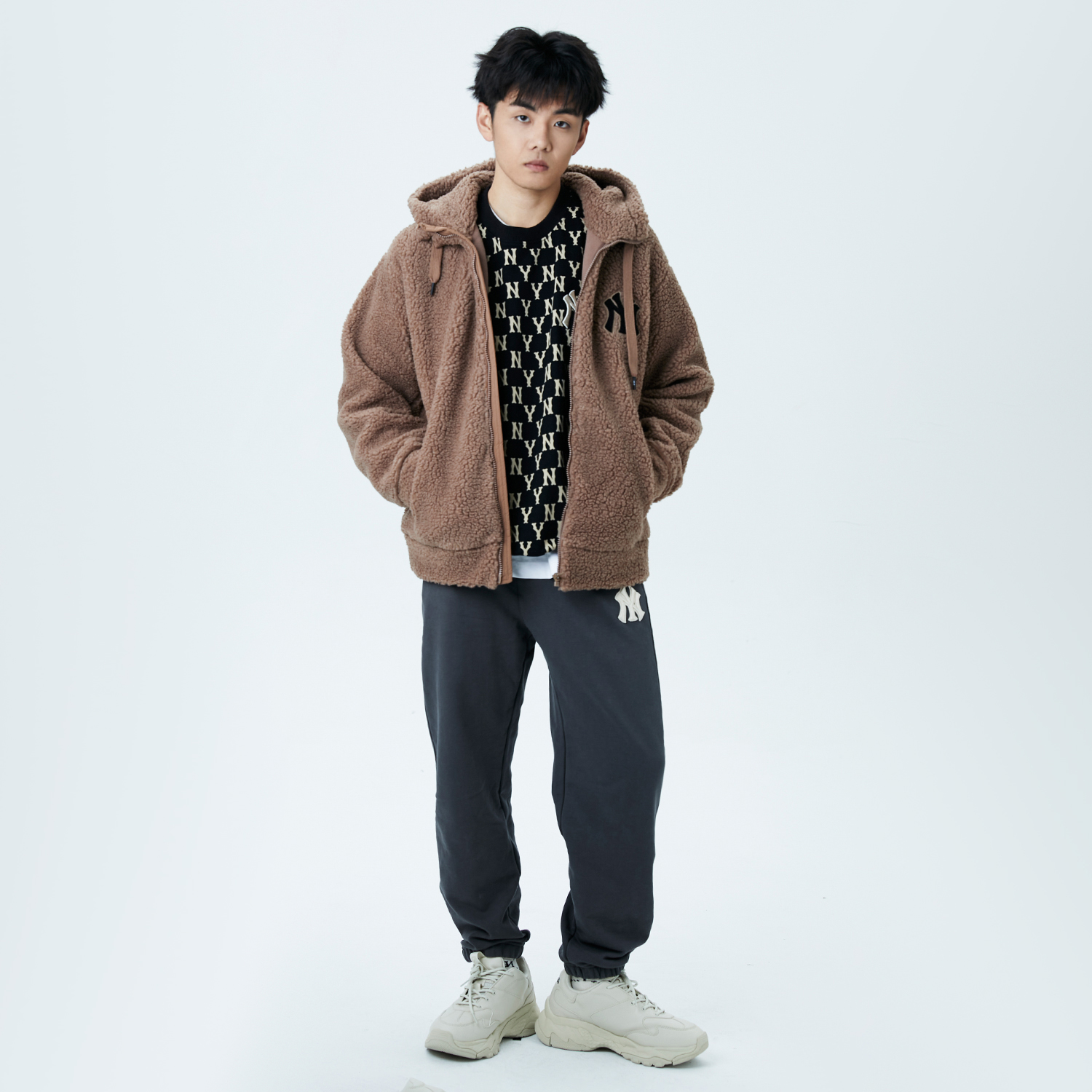 Shop MLB 紐約洋基隊Logo加絨棕色連帽外套 男女冬季穿搭. 3AJPF0516-50BGD