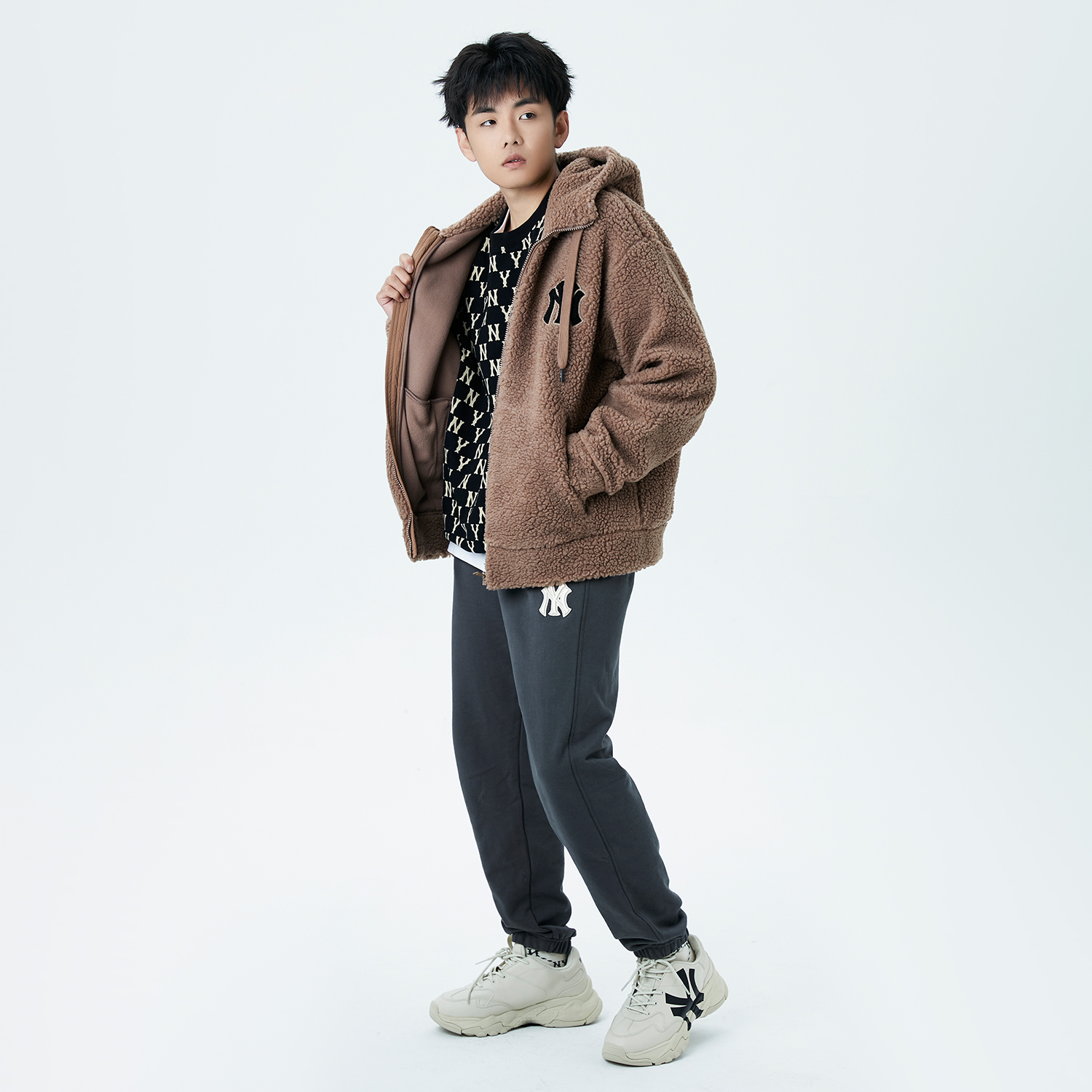 Purchase MLB 紐約洋基隊Logo加絨棕色連帽外套 男女冬季穿搭. 3AJPF0516-50BGD