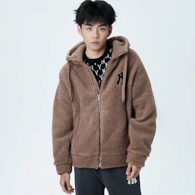 MLB 紐約洋基隊Logo加絨棕色連帽外套 男女冬季穿搭. 3AJPF0516-50BGD Sizing MLB 紐約洋基隊Logo加絨棕色連帽外套 男女冬季穿搭. 3AJPF0516-50BGD