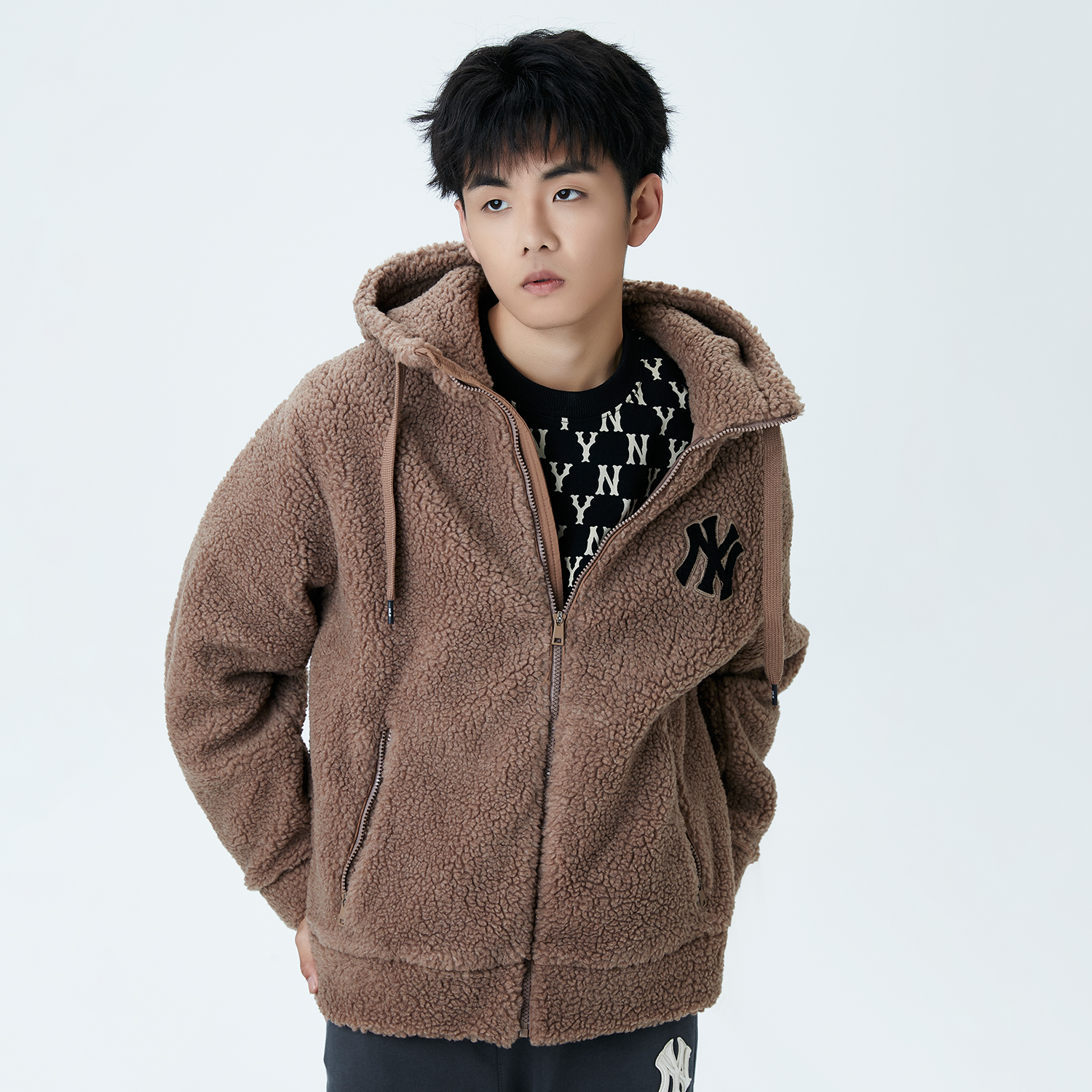 Cheap MLB 紐約洋基隊Logo加絨棕色連帽外套 男女冬季穿搭. 3AJPF0516-50BGD