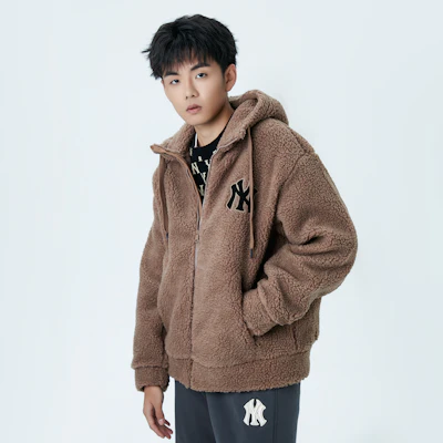 MLB 紐約洋基隊Logo加絨棕色連帽外套 男女冬季穿搭. 3AJPF0516-50BGD 1