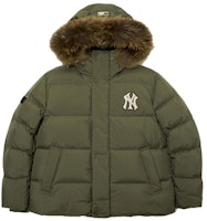 MLB New York Yankees Logo Green Oversized Hooded Winter Puffer Jacket Unisex. 3ADJB0516-50KAD MLB New York Yankees Logo Green Oversized Hooded Winter Puffer Jacket Unisex. 3ADJB0516-50KAD
