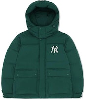 MLB New York Yankees Logo Hoodie Long Puffer Jacket Unisex Deep Green. 3ADJEC426-50GND MLB New York Yankees Logo Hoodie Long Puffer Jacket Unisex Deep Green. 3ADJEC426-50GND