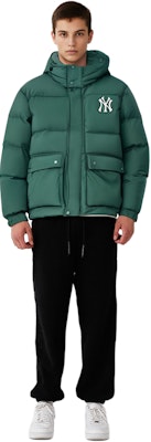 MLB ニューヨーク ヤンキース ロゴ フーディー ロング パファージャケット ユニセックス 深緑. 3ADJEC426-50GND Lookbook MLB ニューヨーク ヤンキース ロゴ フーディー ロング パファージャケット ユニセックス 深緑. 3ADJEC426-50GND