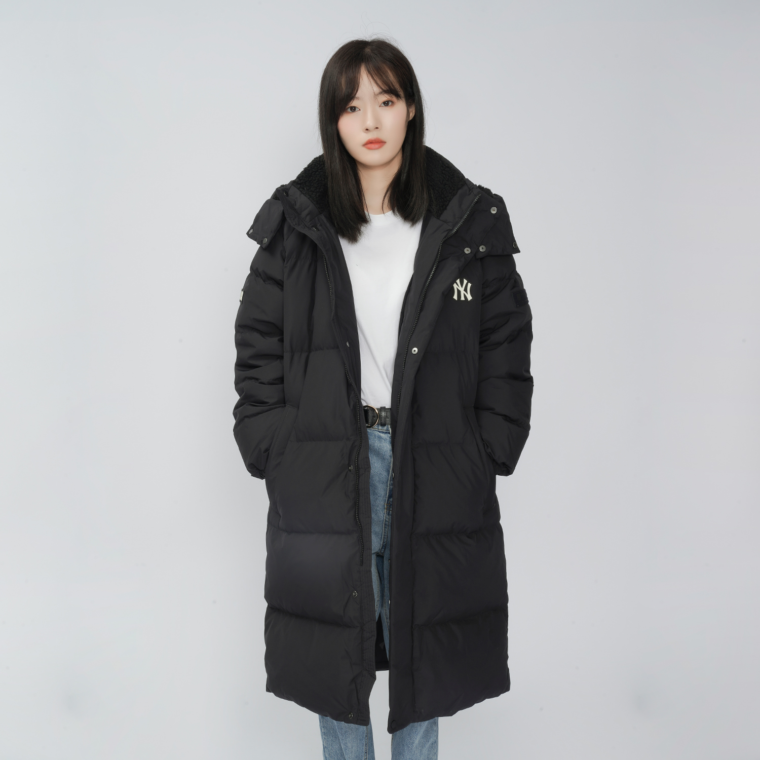 Shop MLB纽约洋基队标志男女通用冬季长款羽绒夹克黑色 3ADJEC816-50BKS