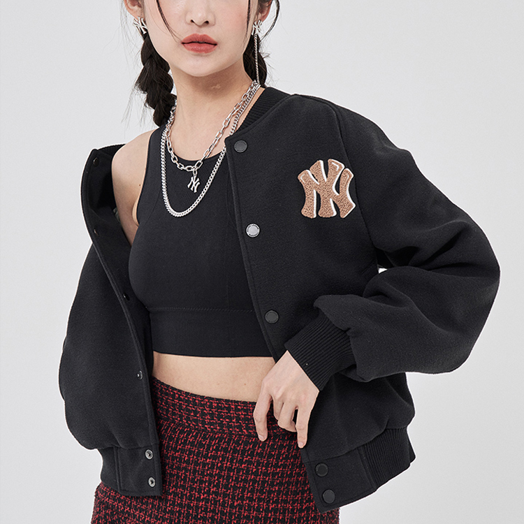 Shop MLB纽约洋基队标志印花黑色棒球夹克男女同款返校款式。 3AJP16016-50BKS