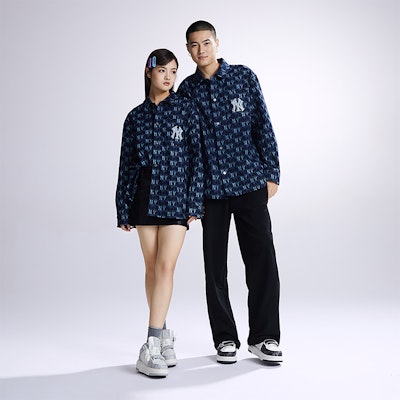 MLB New York Yankees Logo Print Denim Jacket Unisex - Deep Navy Blue 3ADRM0734-50NYD Sizing MLB New York Yankees Logo Print Denim Jacket Unisex - Deep Navy Blue 3ADRM0734-50NYD