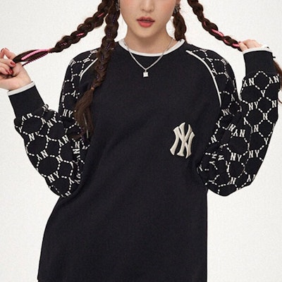 MLB New York Yankees Logo Crewneck Sweatshirt Unisex Warna Hitam. 3AMTM0814-50BKS Shop MLB New York Yankees Logo Crewneck Sweatshirt Unisex Warna Hitam. 3AMTM0814-50BKS