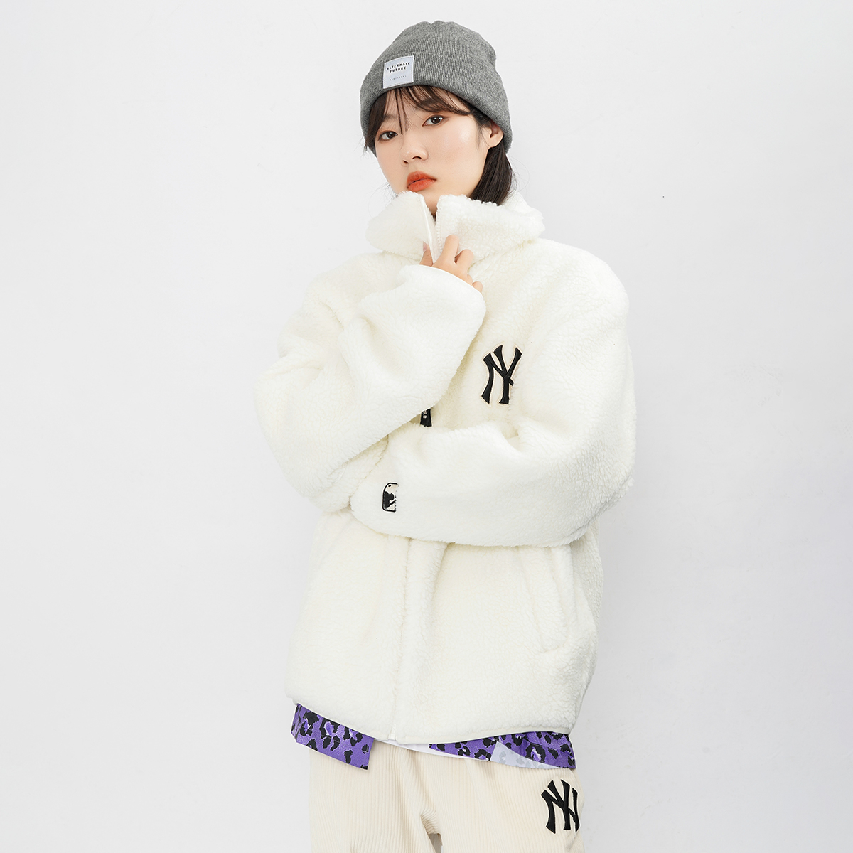 Purchase MLB New York Yankees Logo Jaket Sherpa Putih Gading Unisex. 3AJPF3016-50IVS