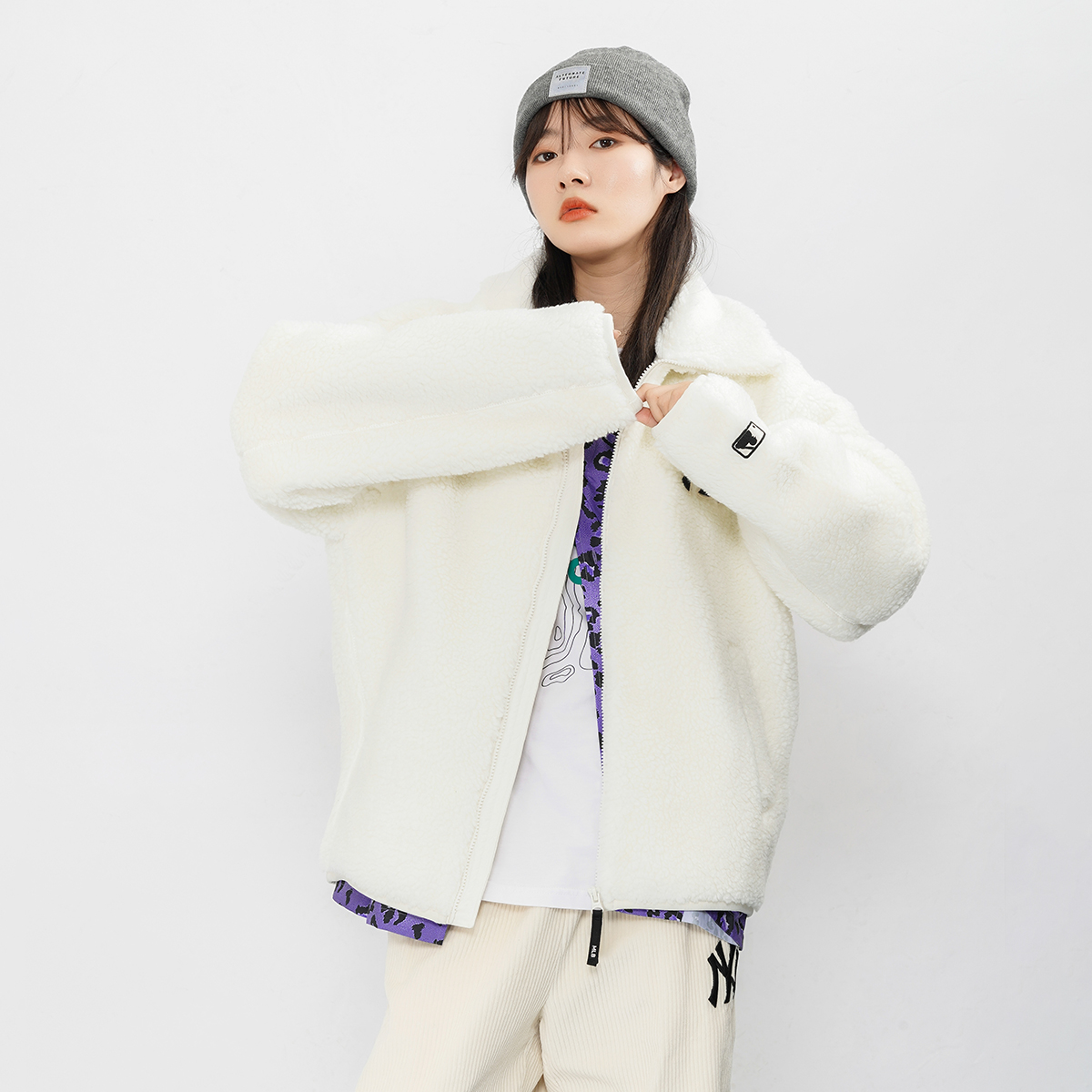 Details for MLB New York Yankees Logo Jaket Sherpa Putih Gading Unisex. 3AJPF3016-50IVS