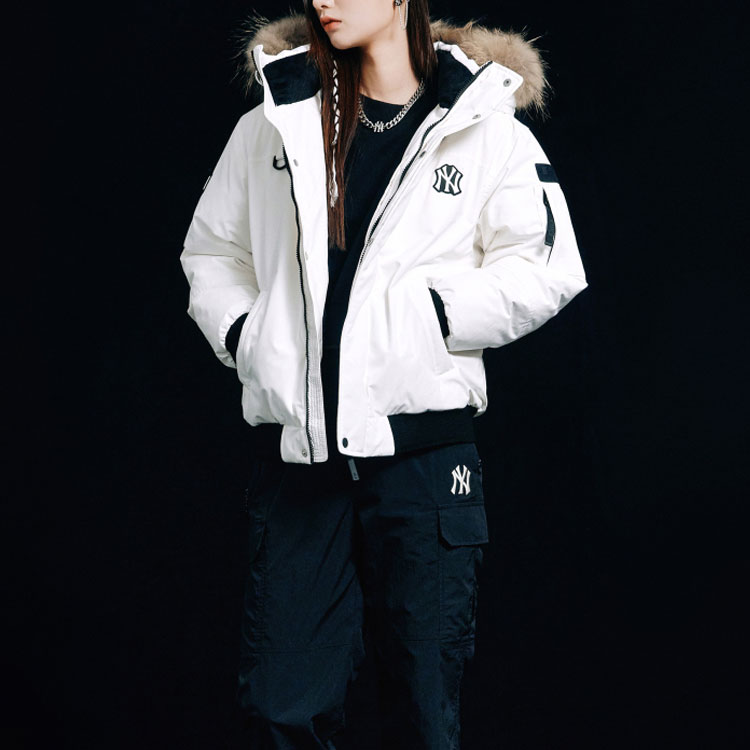 Shop MLB纽约扬基队标志白色连帽羽绒服男女冬季款 3ADJB0716-50IVS