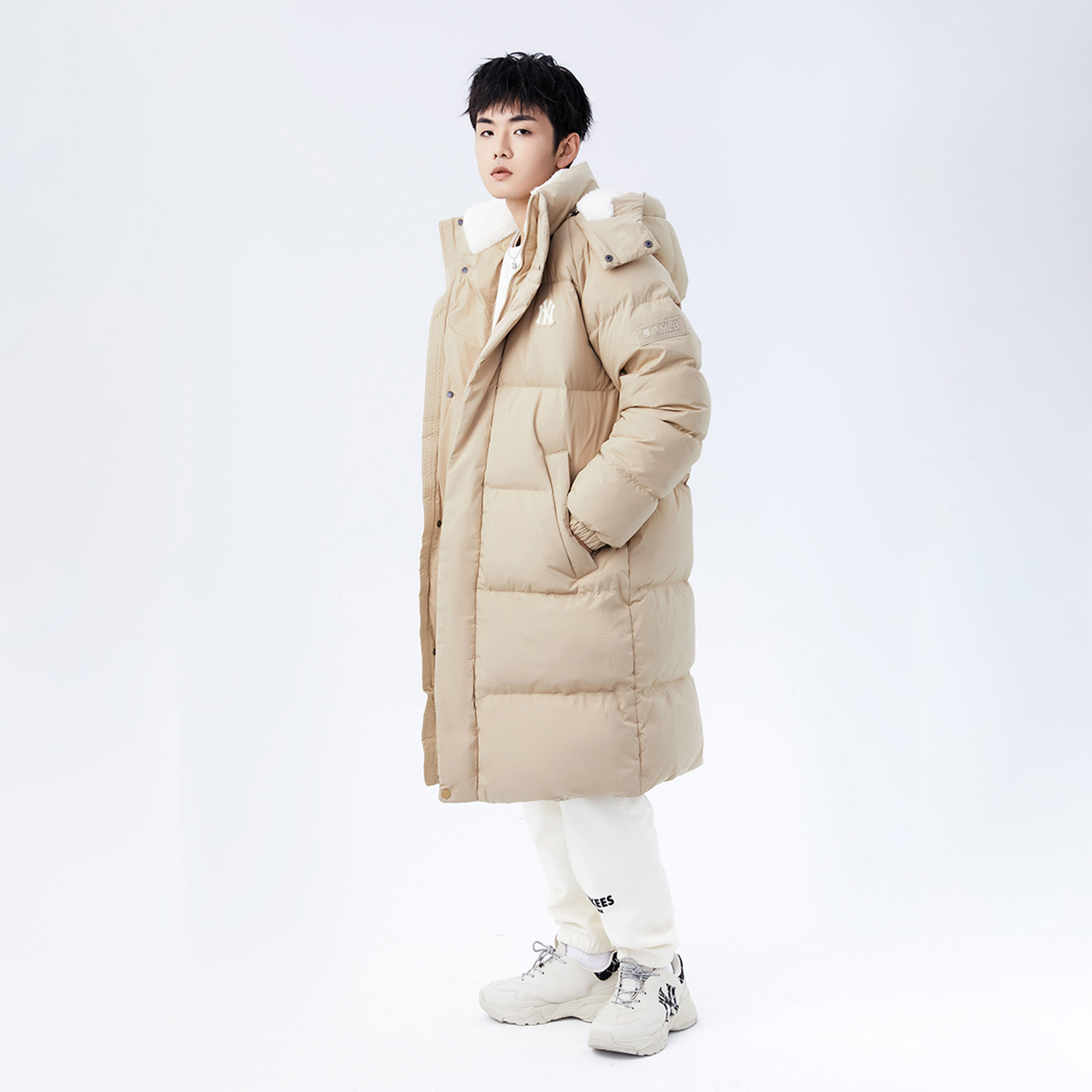 Details for MLB 紐約洋基隊大標誌卡其色長版羽絨冬季外套 男女適穿 3ADJEC816-50SAS