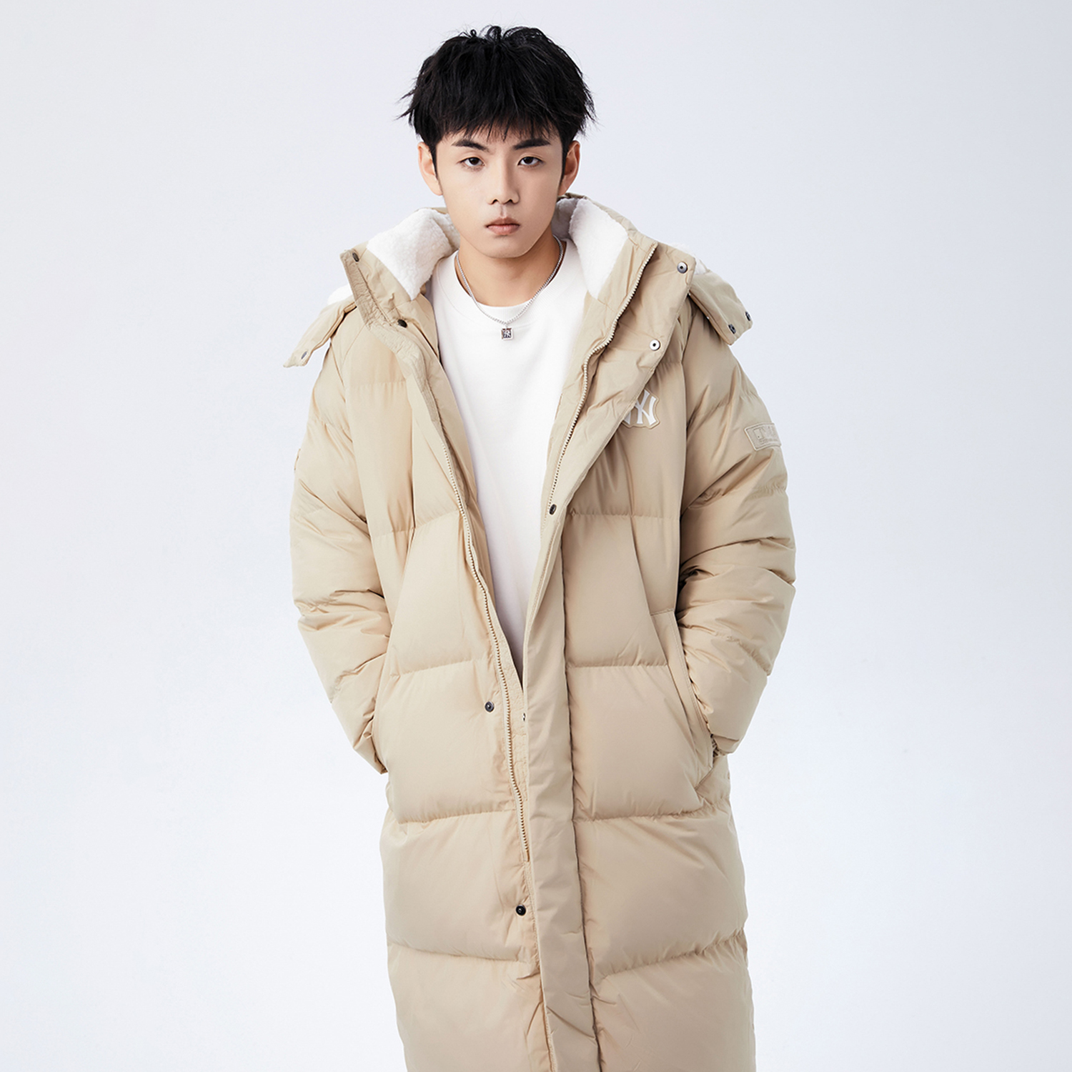 Sizing MLB 紐約洋基隊大標誌卡其色長版羽絨冬季外套 男女適穿 3ADJEC816-50SAS