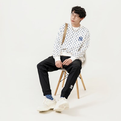 Sweater Crewneck MLB New York Yankees Monogram Logo Cream Unisex. 3AMTM0221-50CRS Shop Sweater Crewneck MLB New York Yankees Monogram Logo Cream Unisex. 3AMTM0221-50CRS