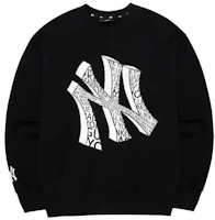 MLB New York Yankees Monogram Print Crewneck Sweatshirt Unisex Black Vintage Style 3AMTU0131-50BKS MLB New York Yankees Monogram Print Crewneck Sweatshirt Unisex Black Vintage Style 3AMTU0131-50BKS