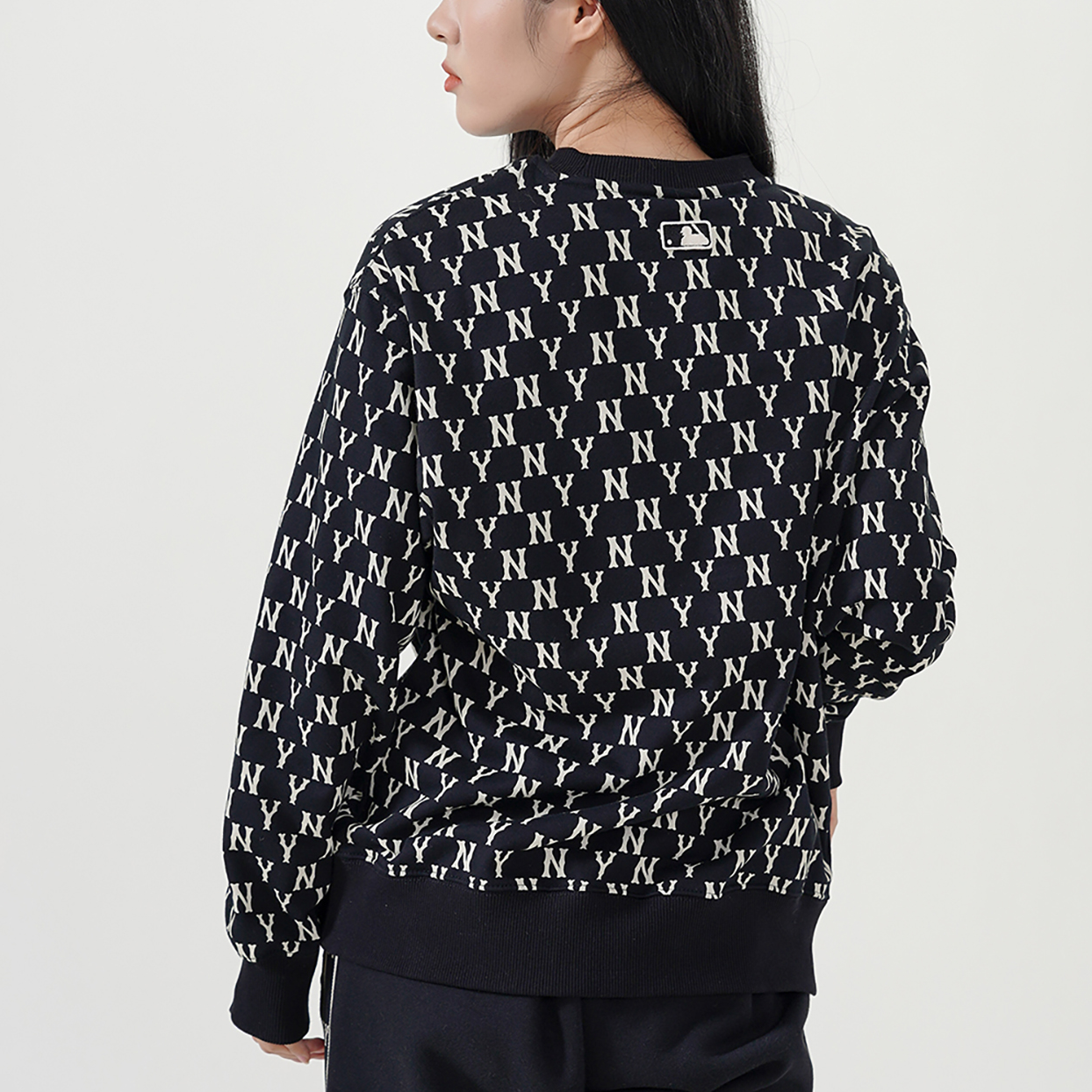 Purchase MLB纽约洋基队FW22像素Logo刺绣宽松版圆领卫衣黑色 3AMTM0224-50BKS