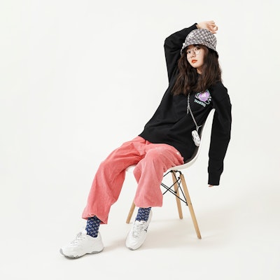 MLB纽约扬基队行星印花长袖卫衣男女同款黑色。 3AMTL0121-50BKS Shop MLB纽约扬基队行星印花长袖卫衣男女同款黑色。 3AMTL0121-50BKS