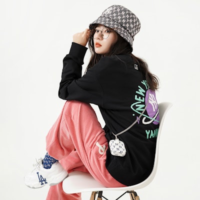 MLB纽约扬基队行星印花长袖卫衣男女同款黑色。 3AMTL0121-50BKS Details for MLB纽约扬基队行星印花长袖卫衣男女同款黑色。 3AMTL0121-50BKS