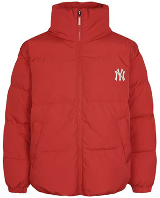 MLB 紐約洋基紅色羽絨外套 男女冬季款 標誌圖案 31DJZ1961-50R Lookbook MLB 紐約洋基紅色羽絨外套 男女冬季款 標誌圖案 31DJZ1961-50R