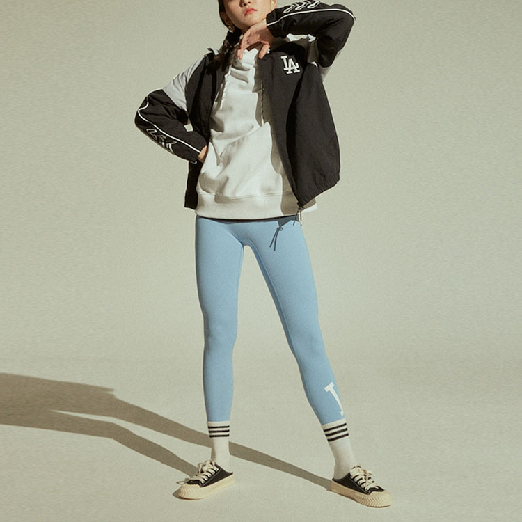 Shop MLB纽约洋基复古拼色防风外套黑色男女款 31JPU4111-50L