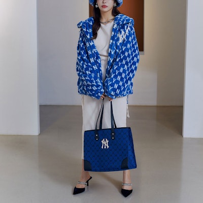 MLB Jaket Berhud Fleece Retro Floral New York Yankees Unisex Biru. 3AJPF1816-50BLD Shop MLB Jaket Berhud Fleece Retro Floral New York Yankees Unisex Biru. 3AJPF1816-50BLD