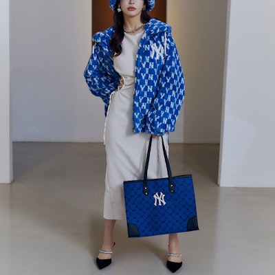 MLB Jaket Berhud Fleece Retro Floral New York Yankees Unisex Biru. 3AJPF1816-50BLD Purchase MLB Jaket Berhud Fleece Retro Floral New York Yankees Unisex Biru. 3AJPF1816-50BLD