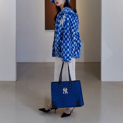 MLB Jaket Berhud Fleece Retro Floral New York Yankees Unisex Biru. 3AJPF1816-50BLD Details for MLB Jaket Berhud Fleece Retro Floral New York Yankees Unisex Biru. 3AJPF1816-50BLD