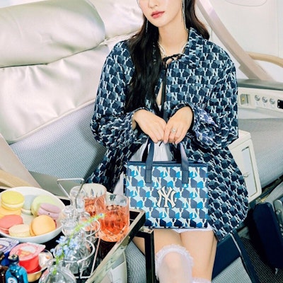 Camiseta MLB Yankees Retro Logo Manga Larga Azul Marino Unisex. 3ADRM0624-50NYD Shop Camiseta MLB Yankees Retro Logo Manga Larga Azul Marino Unisex. 3ADRM0624-50NYD