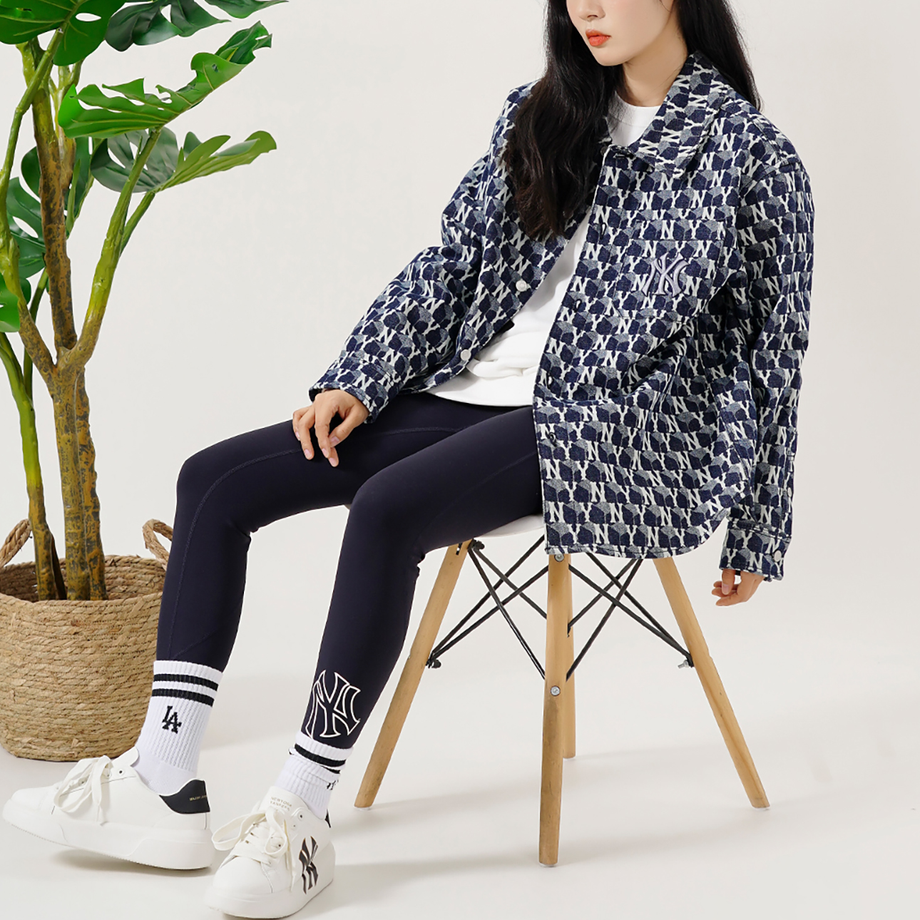 Details for Camiseta MLB Yankees Retro Logo Manga Larga Azul Marino Unisex. 3ADRM0624-50NYD