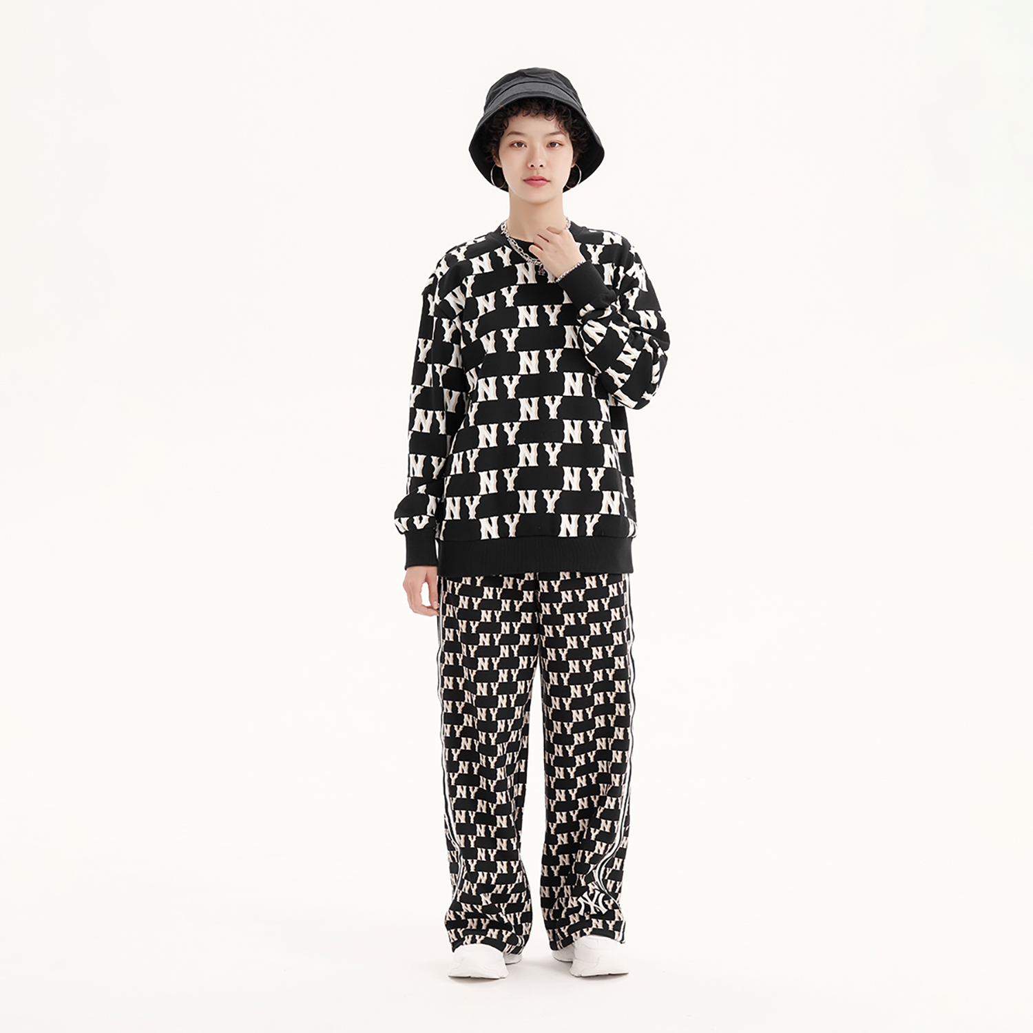 Shop Celana Kasual MLB New York Yankees Retro Wide-Leg Monogram Unisex Hitam 3APTM0431-50BKS