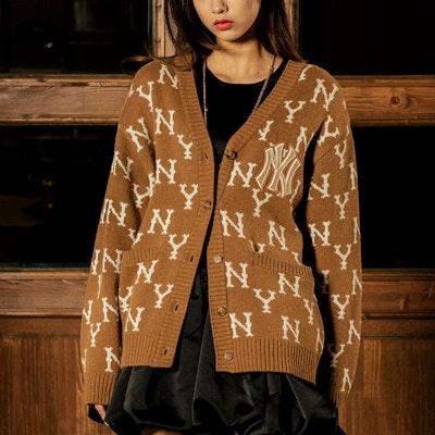 MLB New York Yankees Retro Wool Cardigan Sweater Unisex Beige 31KTM1041-50B Shop MLB New York Yankees Retro Wool Cardigan Sweater Unisex Beige 31KTM1041-50B