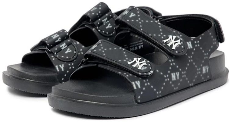 MLB 뉴욕 양키스 샌들 (모노그램 블랙/화이트) 3ASDCSD33-50BKS Lookbook MLB 뉴욕 양키스 샌들 (모노그램 블랙/화이트) 3ASDCSD33-50BKS