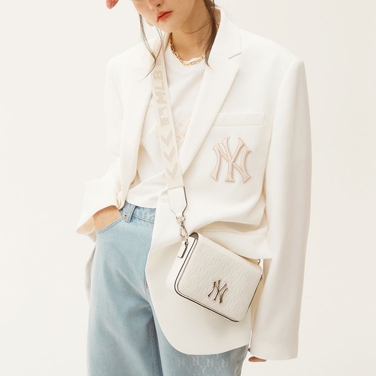 Shop MLB ニューヨークヤンキース Vネック シングルブレスト ジャケット ユニセックス アイボリーホワイト 31JK01111-50I