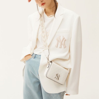 MLB ニューヨークヤンキース Vネック シングルブレスト ジャケット ユニセックス アイボリーホワイト 31JK01111-50I Shop MLB ニューヨークヤンキース Vネック シングルブレスト ジャケット ユニセックス アイボリーホワイト 31JK01111-50I