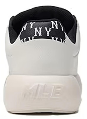 MLB New York Yankees SS24 Low 'Black and White' 3ASXCBH4N-50BKS Shop MLB New York Yankees SS24 Low 'Black and White' 3ASXCBH4N-50BKS