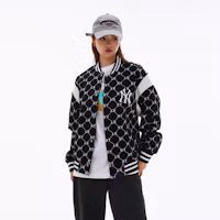 Shop MLB 紐約洋基隊 SS24 復古字母黑色棒球外套 男女適穿 3AJPM0641-50BKS